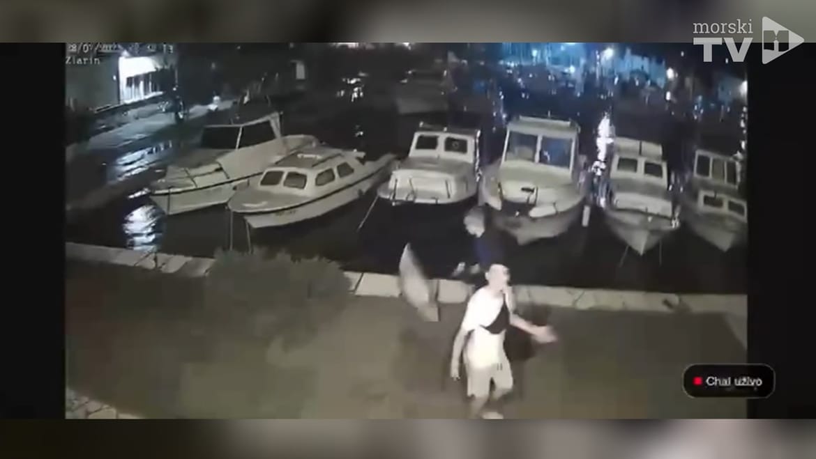 VIDEO Kamera na Zlarinu uživo snimila huligane kako je pokušavaju uništiti kišobranima!