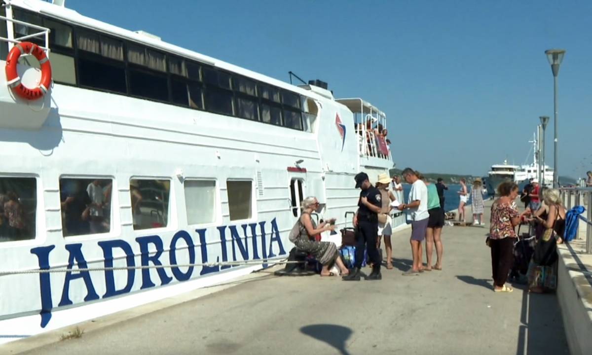Zašto su otočani blokirali Jadrolinijin brod: "Više razumijevanja za otočane imala je Jugoslavija, nego moja Hrvatska!"