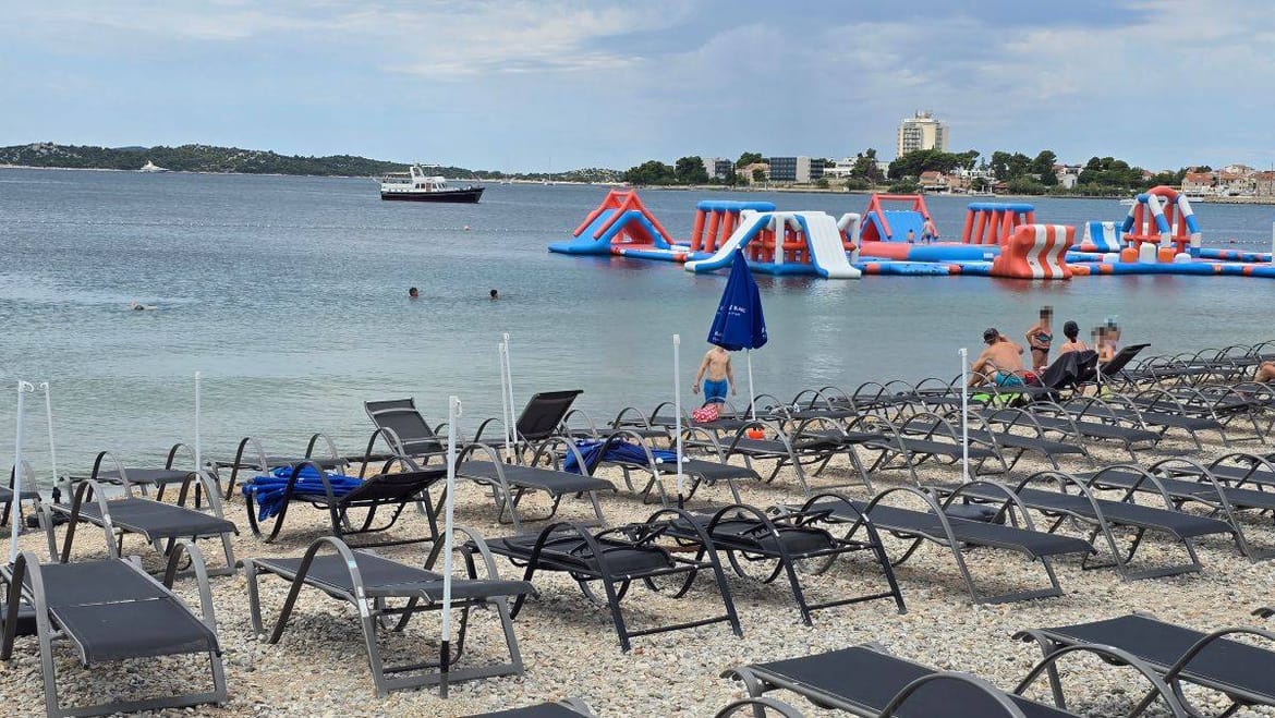 TZ Vodice: "Bilježimo lagani pad u srpnju, ali nismo primjetili smanjenje broja ljudi na plažama"