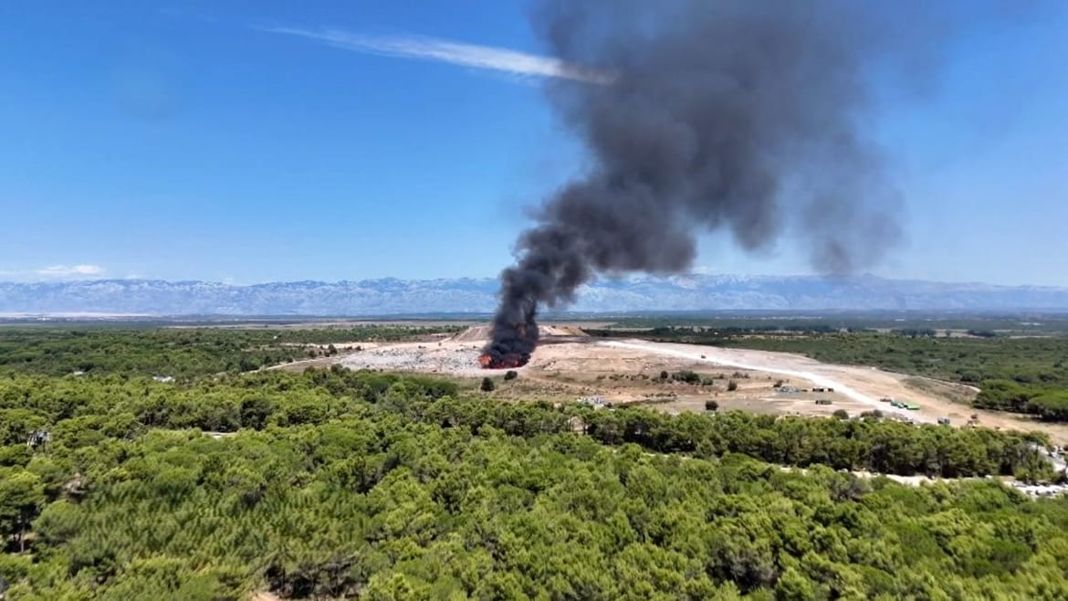 Bageri, smrad i vatra s deponija tjeraju turiste iz elitnog naselja