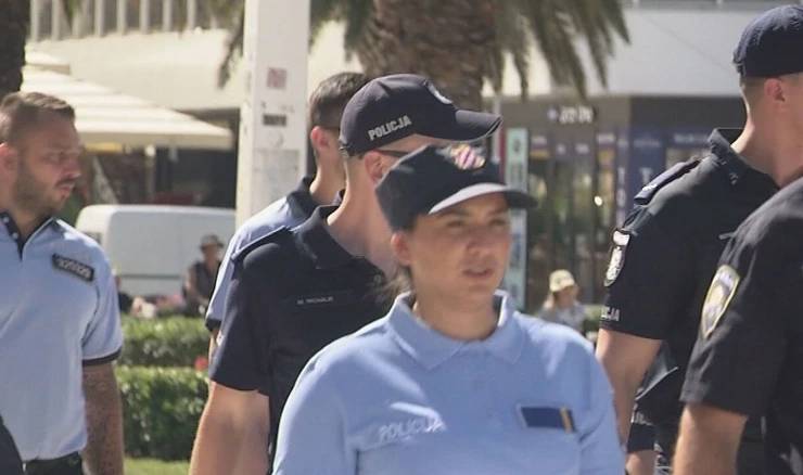 SPLITSKO - DALMATINSKA ŽUPANIJA U sklopu projekta "Sigurna turistička destinacija" stiglo 30 stranih policajaca