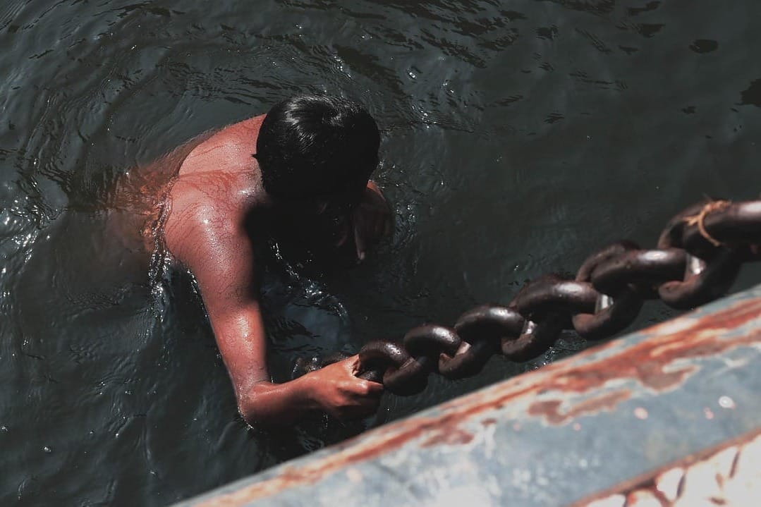 BIOLOGINJA TVRDI: "Nemojte mokriti u more, tako mu štetite"