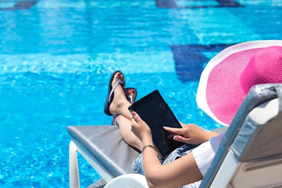 Stranicima zabranili ulazak na bazen: "Seksualno su uznemiravali druge goste"