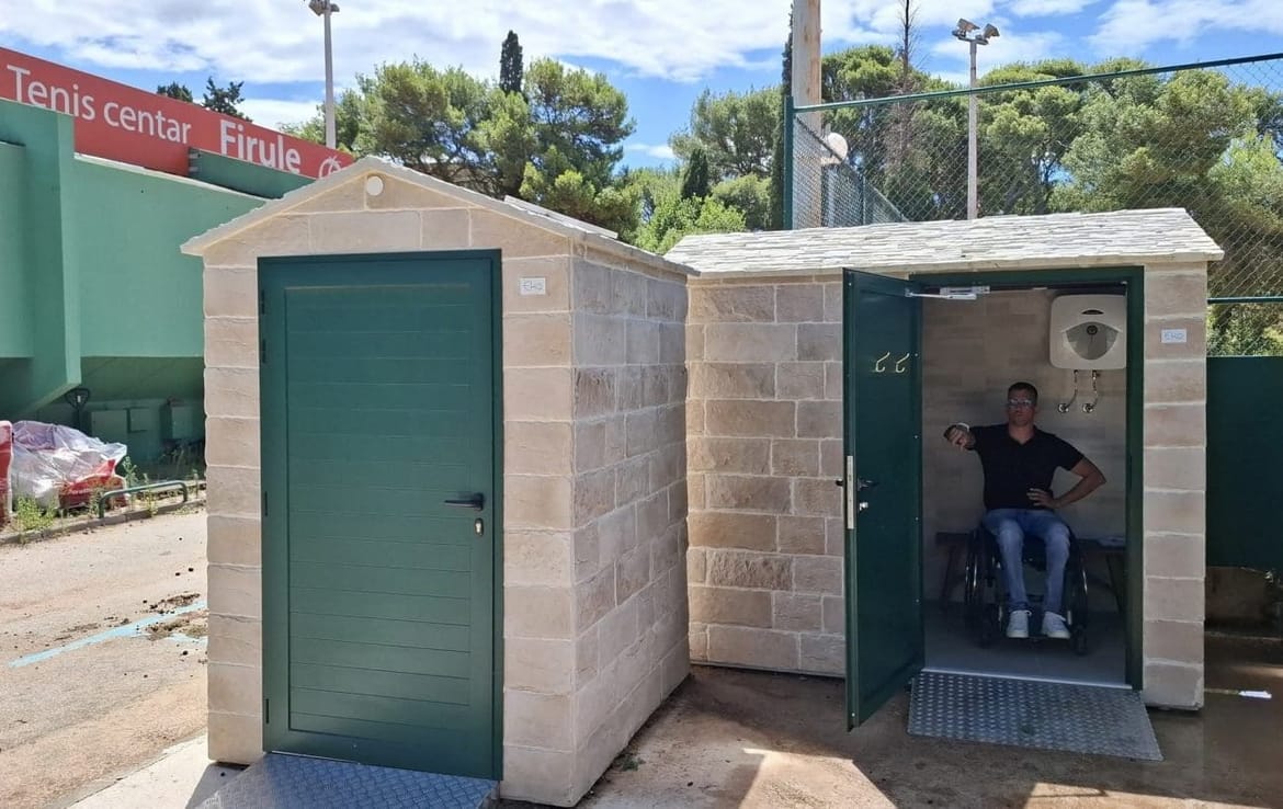 NA SPLITSKIM FIRULAMA Otvorena svlačionica i tuš kabina prilagođena sportašima s invaliditetom!