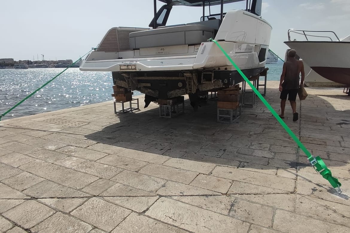 PROBUŠENA MATEJUŠKA Prvo su zaspali pa razbili splitsku rivu i umalo izazvali tragediju, a sada je buše da privežu isti brod!"