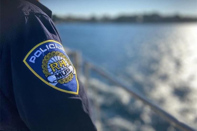 Policija intervenirala zbog svađe na plaži u Pagu i golog kupača u Starigradu