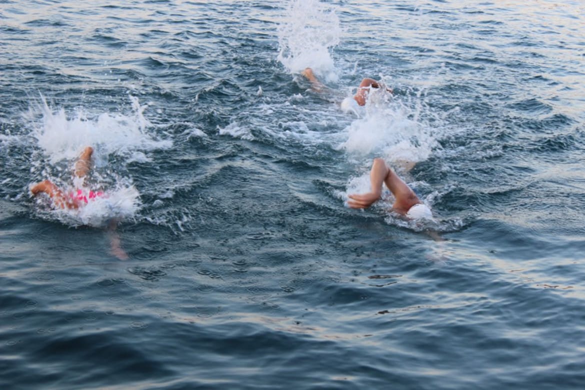 IZAZOV U SRCU JADRANA: 25 godina Viškog plivačkog maratona – Tradicija koja pliva dalje
