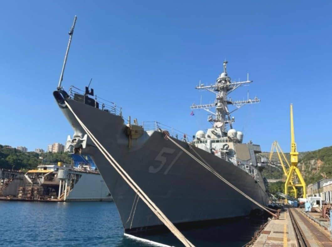 USS Arleigh Burke na remontu u "Lencu"