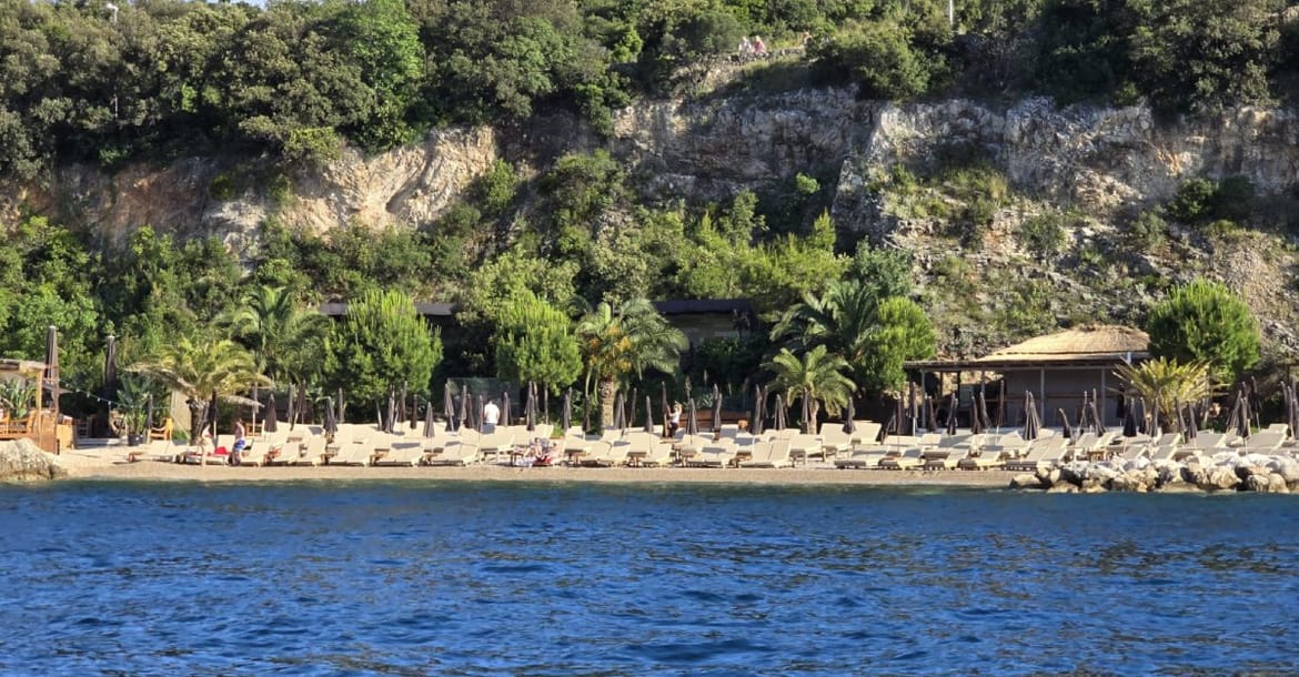 Dubrovčanin: "Okružili me i potjerali s plaže ako ne platim 75 eura za ležaljku" - Podkoncesionarka: "Ja se ne sjećam da se to dogodilo, mi radimo po starom zakonu, ne novom"