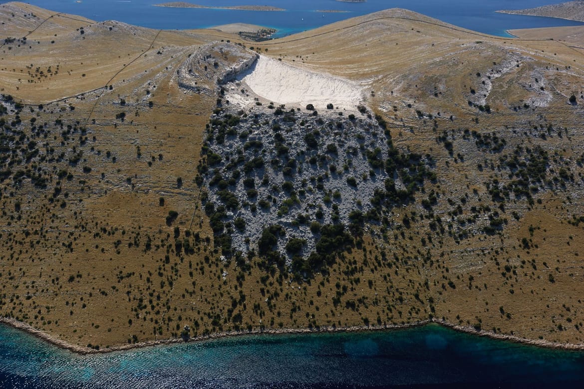 S kornatskog otoka otkinut je vrh - Znate li kako je nastala Vela ploča ili Magazinova škrila?