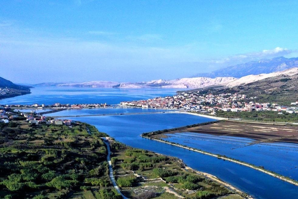 Crnogorac na Pagu istukao Nijemca koji je radio nered