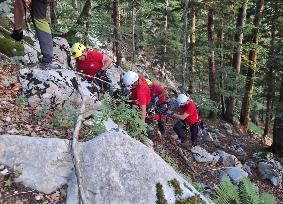 Dvije žene quadom sletjele u provaliju na Velebitu - Jedna poginula, druga teško ozlijeđena!