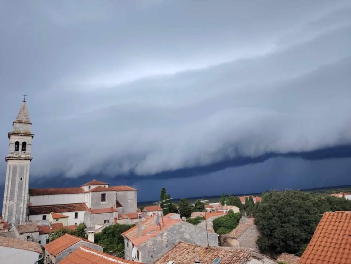 Istru udarila olujna fronta - 'Puknulo je preko 5000 munja!'
