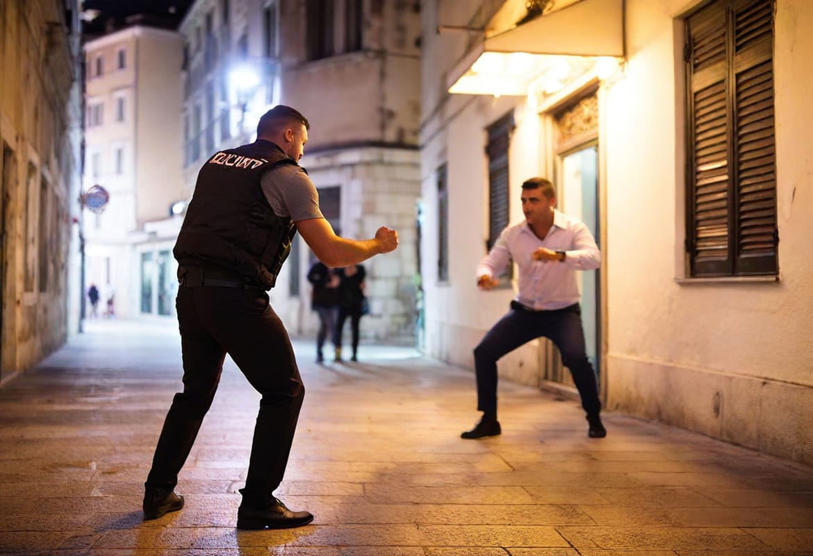 Od kud zaštitarima po jadranskim klubovima pravo da premlaćuju Slovence i druge turiste?