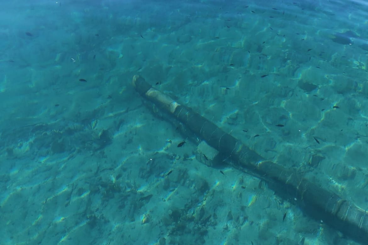 Kanalizacijski ispust usred uvale na Drveniku Velom: "Pušta nam g..vna di se kupaju djeca!"