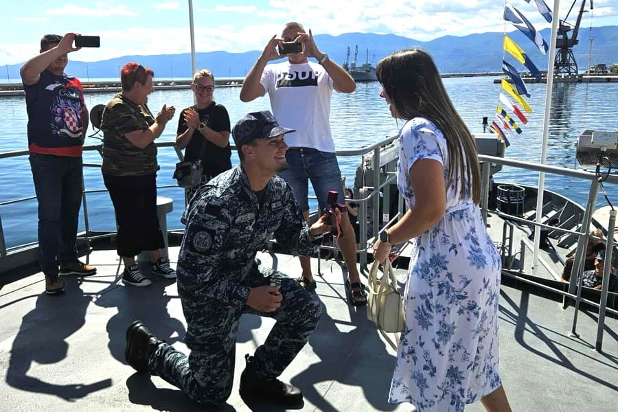Prosidba na palubi ophodnog broda Umag u Rijeci
