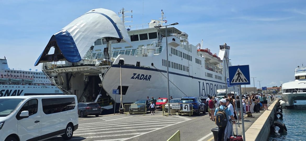 Velike gužve na cestama - U prekidu katamaranska linija Split-Hvar-Split