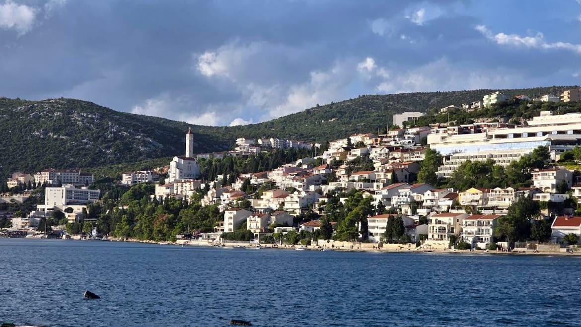 Nedjelja stabilnija, sunčanija i mirnija, rijetko još uz kišu i grmljavinu