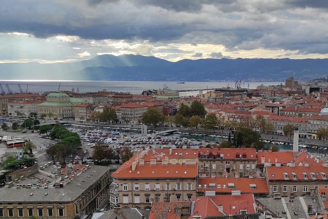 Crveno upozorenje za riječko područje - moguće jako jugo s olujnim udarima!