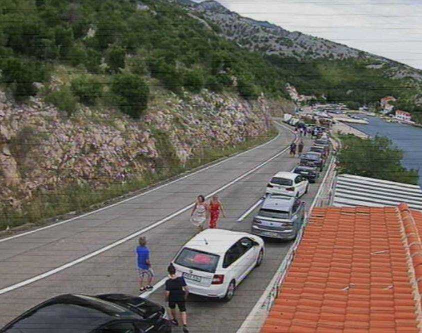 ZBOG VJETRA Cesta između Maslenice i Zatona Obrovačkog  otvorena samo za automobile