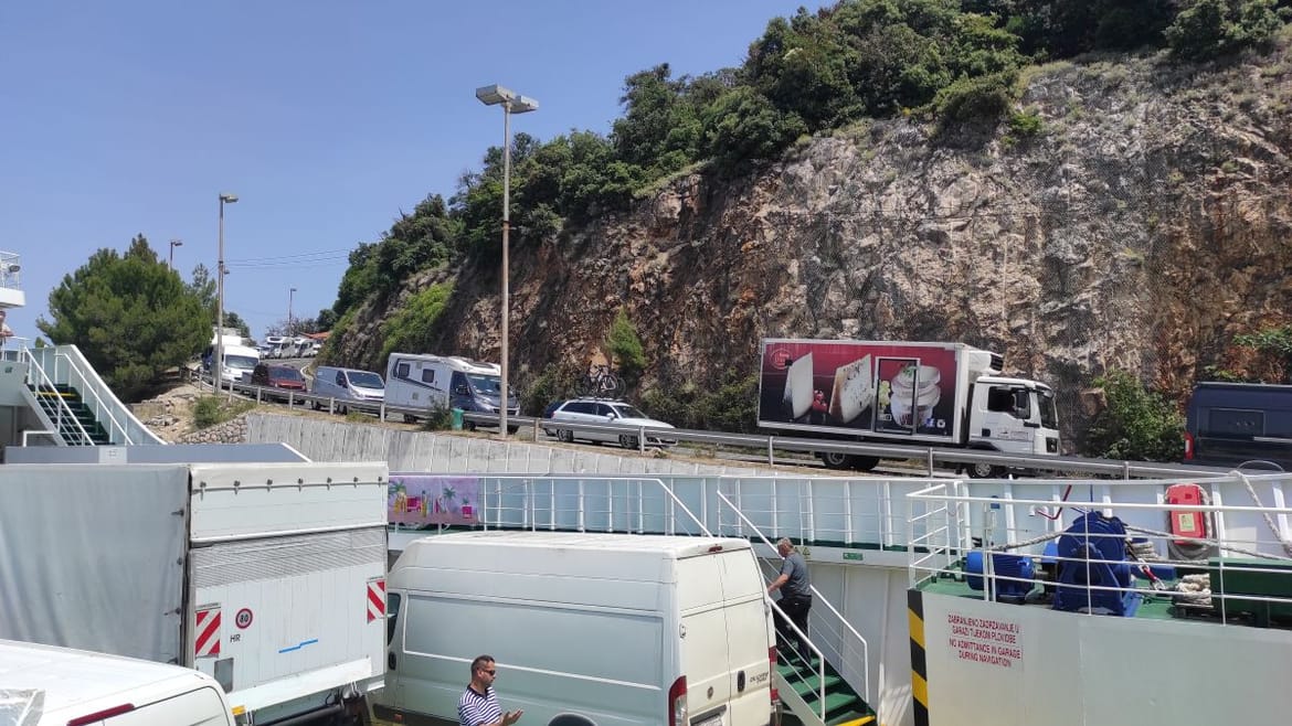 U prekidu ﻿katamaranska linija Pula-Zadar, kilometarske kolone na cestama