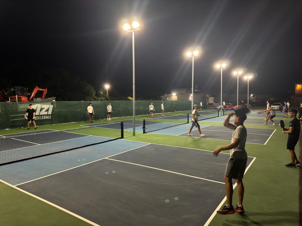 REKET U JEDNU, PIVO U DRUGU RUKU! Saznajte zašto je ovaj neobični sport zaludio Ameriku i zašto će ga od sad i Splićani obožavati!