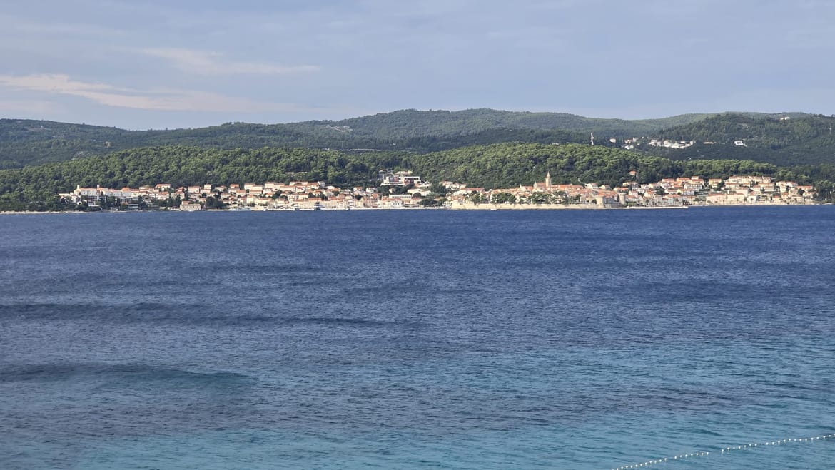 Subota promjenjivo oblačna i razmjerno svježa, rijetko uz malo kiše