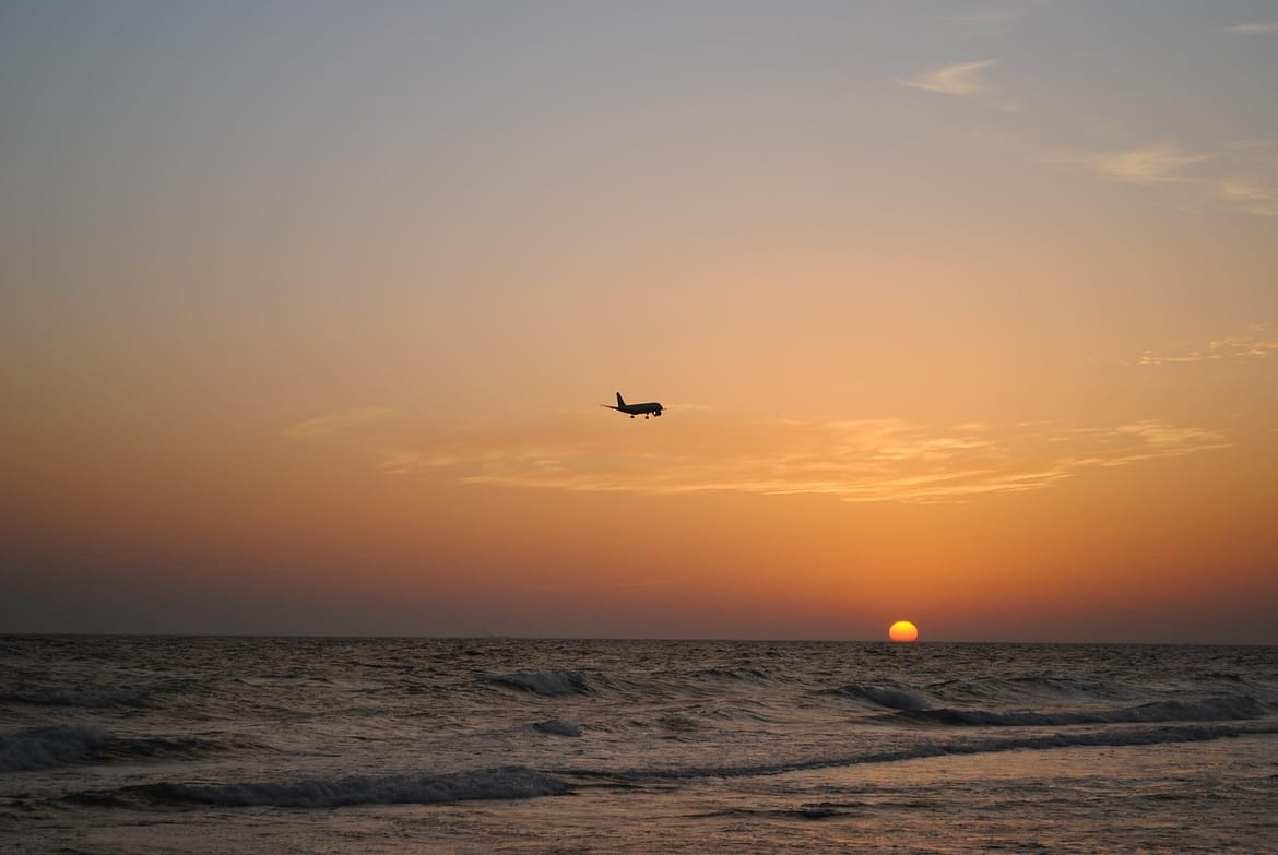 Pomoć koja je iz aviona bačena u more, ubila tinejdžera