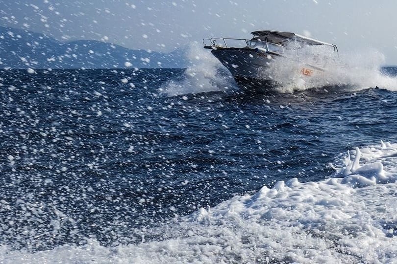 Šibenska pomorska policija kaznila 25 nautičara zbog nepropisnog glisiranja