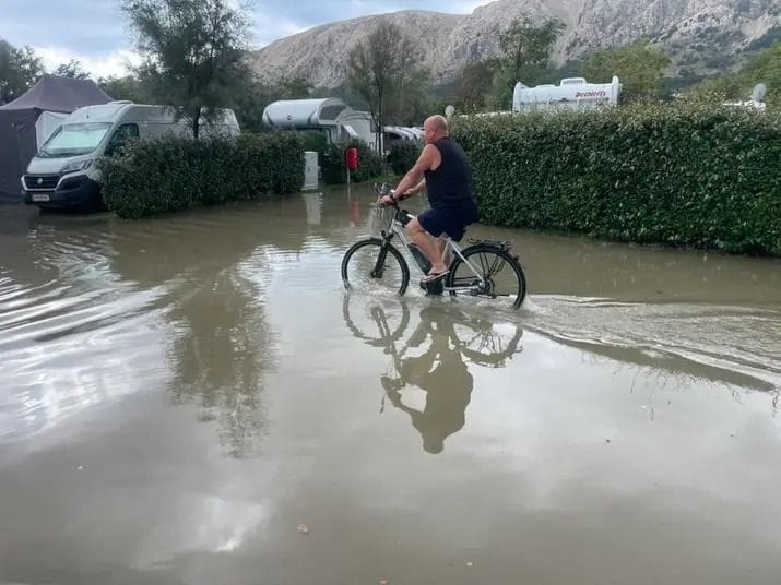 Veliki pljusak na Krku - Baška pod vodom!
