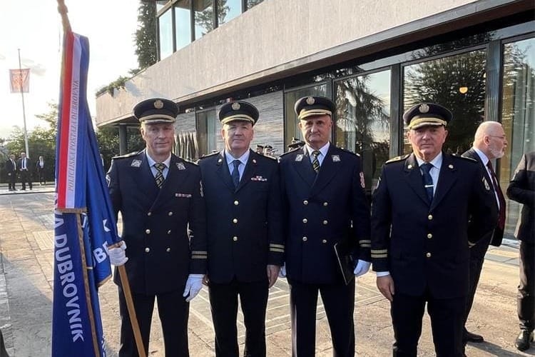 ZA JUNAČKI ČIN Policijska postaja Dubrovnik odlikovana redom Nikole Šubića Zrinskog