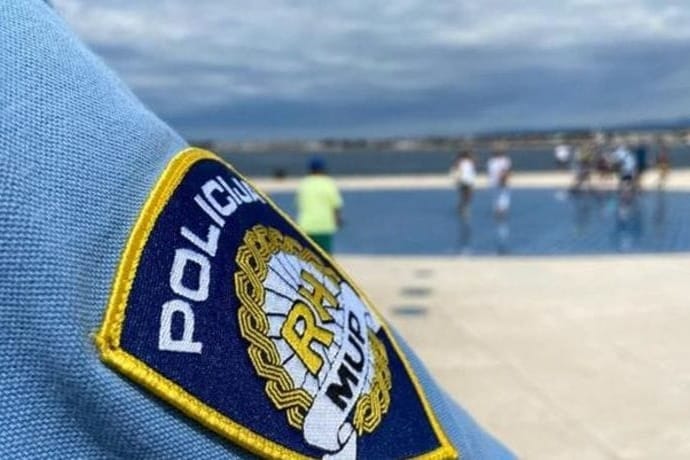 Pijani Bosanac i Hercegovac nasrnuo na policajca na Dugom Otoku