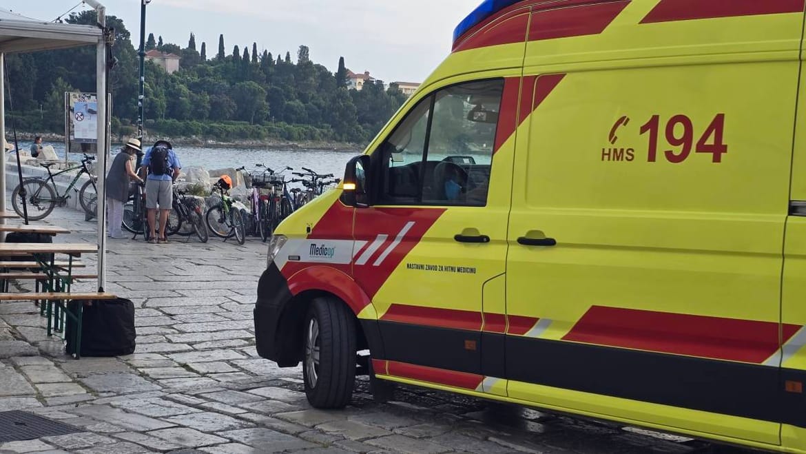 Načelnica Vele Luke: "Neodgovornost prema zdravstvenoj skrbi na otocima - Pogledajte kako su majku petomjesečne bebe u visokoj temperaturi šetali između Vele Luke i Blata!"
