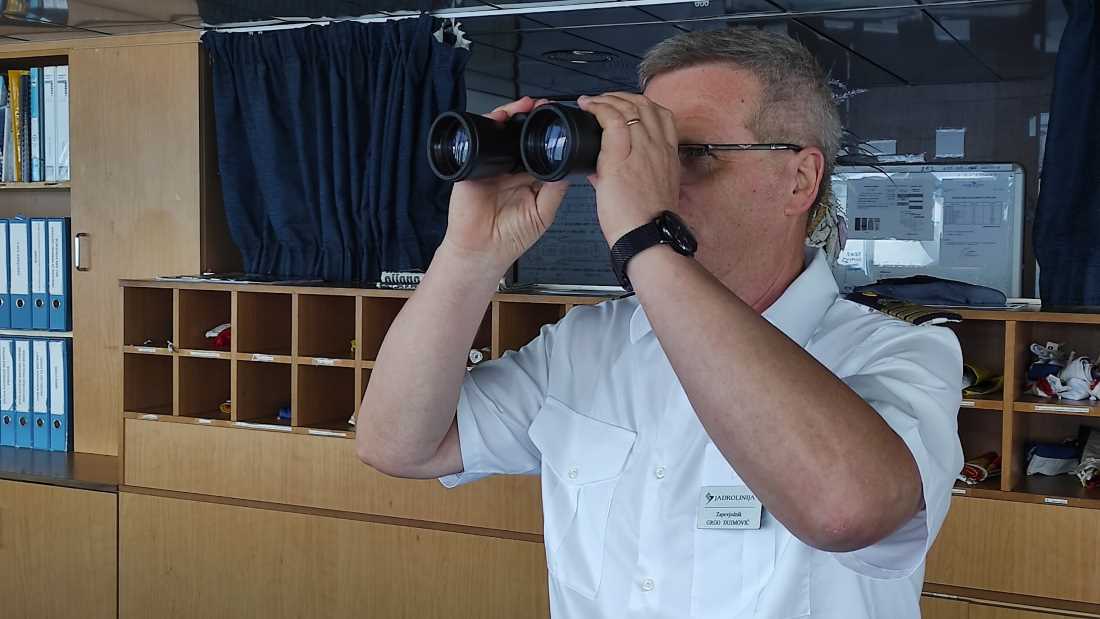 Kapetan Jadrolinijinog trajekta brutalno i precizno odgovara oko luke Ubli na Lastovu: "Napravio sam više manovri pristajanja, nego što ravnatelj Lučke uprave ima sati plovidbe kao zapovjednik broda!"