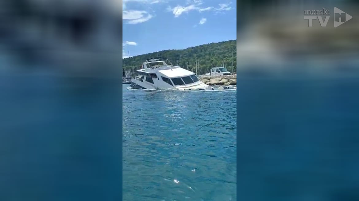 VIDEO Odsukana jahta sa splitskog Spinuta - Tijekom nevremena joj popustilo sidro
