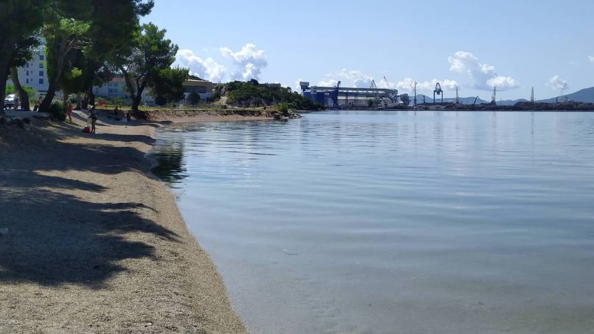 OVDJE NE ULAZITE U MORE - U Pločama zagađenje fekalijama traje već dulje vrijeme!