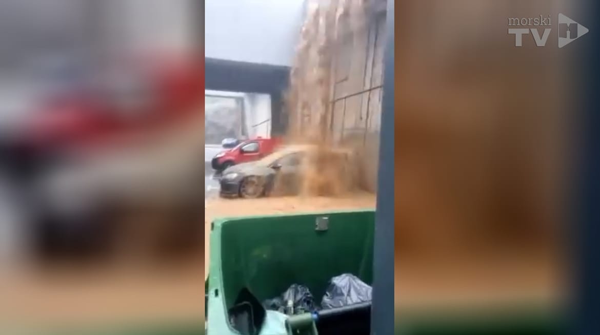 VIDEO Rijeka je doslovno bila grad koji teče - Tražio se vlasnik automobila ispod vodopada