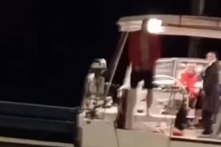 Urinirao s jedrilice na šibenskoj rivi