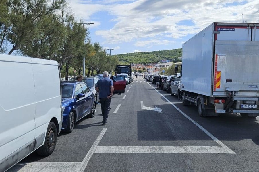 BIJESNA BRAČANKA: "Živim između Splita i Supetra i dosta mi je da ne stanem u trajekt pa satima čekam na suncu, ovo je zlostavljanje!"