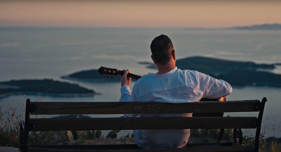 Neno Belan u Pučišćima pustio suzu na promociji dva spota njegove davne pjesme Bračka balada