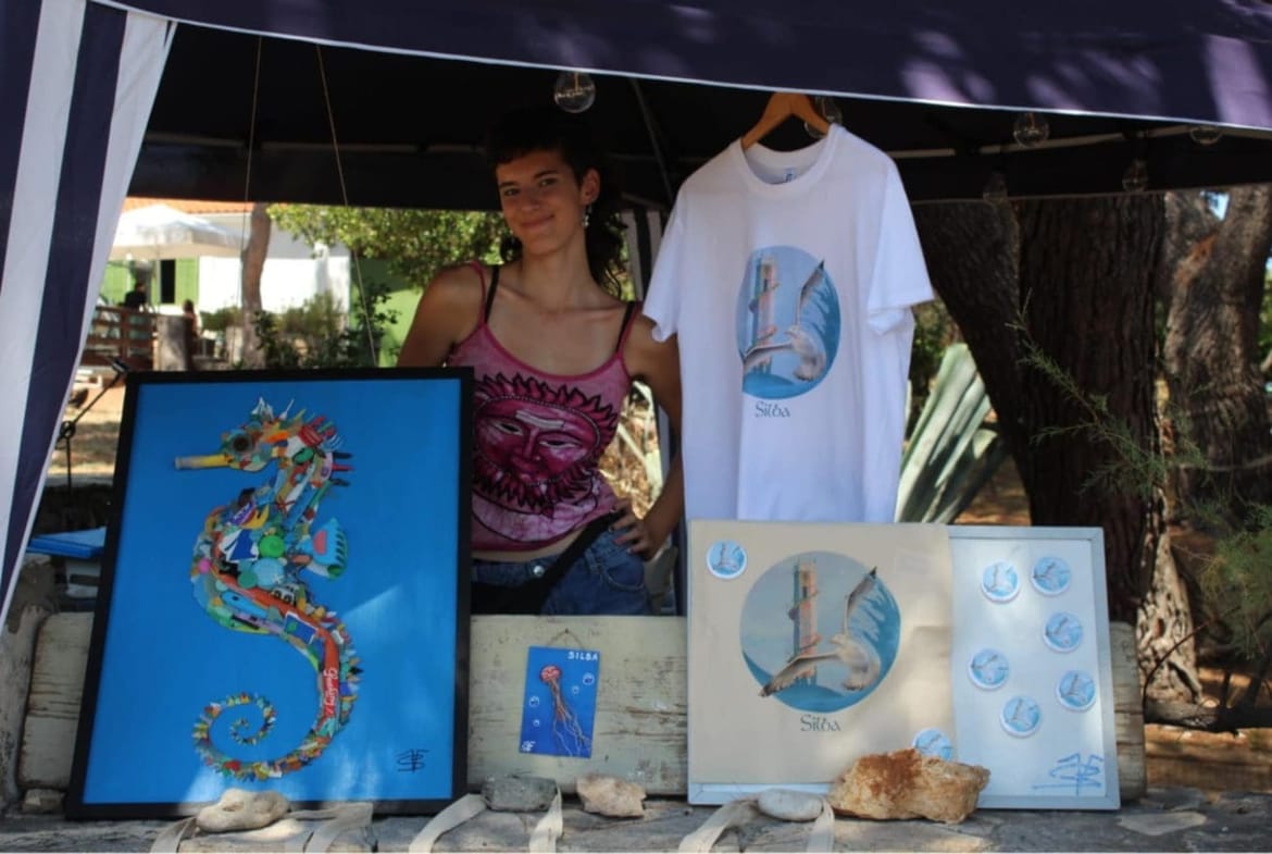 Sara sa Silbe po plaži skuplja otpad i pretvara ga u umjetnost: "Plastika je doslovno postala dio pijeska!"