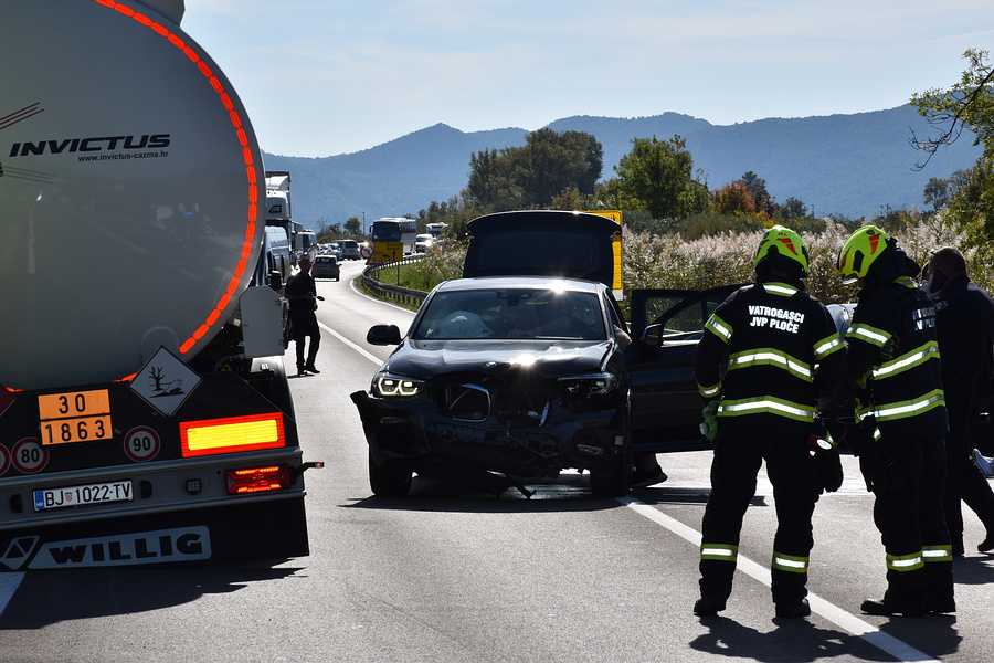 Sudar na Jadranskoj magistrali u Rogotinu - Na terenu hitna pomoć i vatrogasci