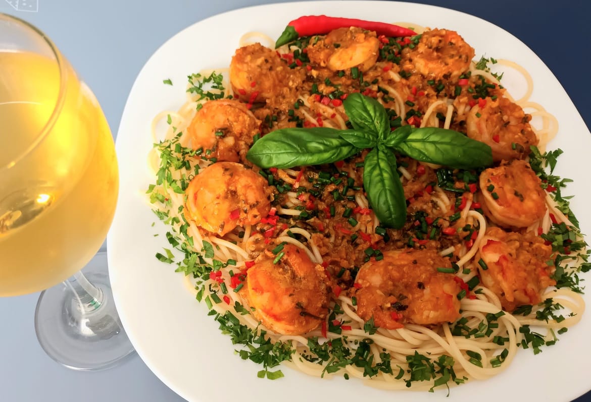 Špageti s velikim repovima kozica - Jednostavni domaći recepti