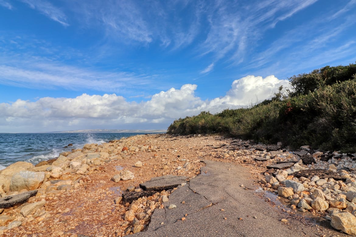 Kreće obnova Virskog prstena, ceste uz more, u potpunosti uništene uslijed orkanskog juga i plimnog vala