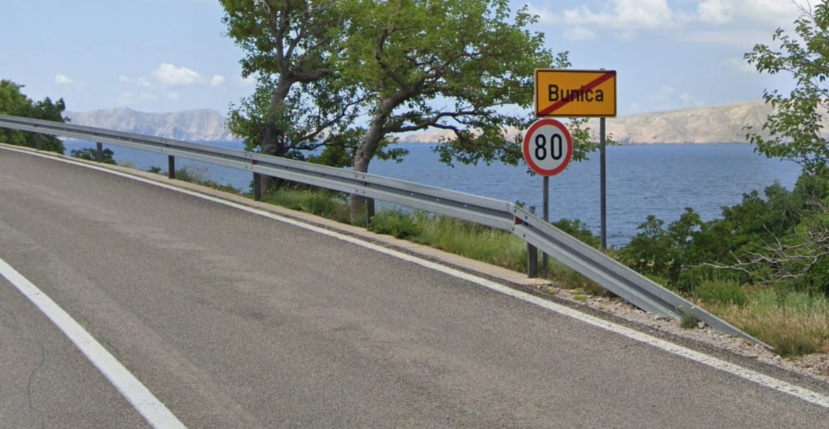 STRAŠNA TRAGEDIJA KOD SENJA Četiri osobe poginule u slijetanju automobila u more!