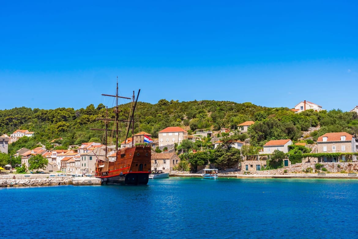 OTOČANI UZNEMIRENI Der Standard: "Njemački ekstremisti povezani s proustaškom desnicom preuzimaju otok Šipan"