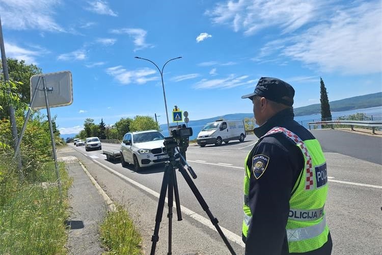 Zaustavljena u Crikvenici jer nije vezala pojas, pa shvatili da je za njom raspisana potraga