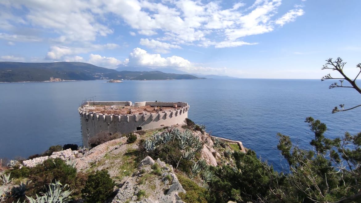 Ibrahimović i Radman u Crnoj Gori: "Ostaje otvoreno pitanje granice na moru, kao i vlasništvo nad brodom Jadran, ali i ukradena imovina Hrvata u Boki!"