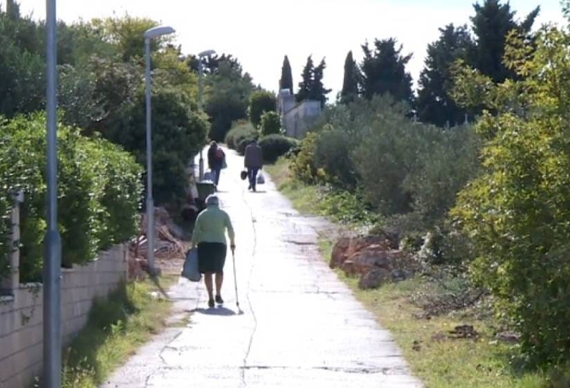 Rekonstrukcija rive u Prvić Luci mještanima donijela probleme