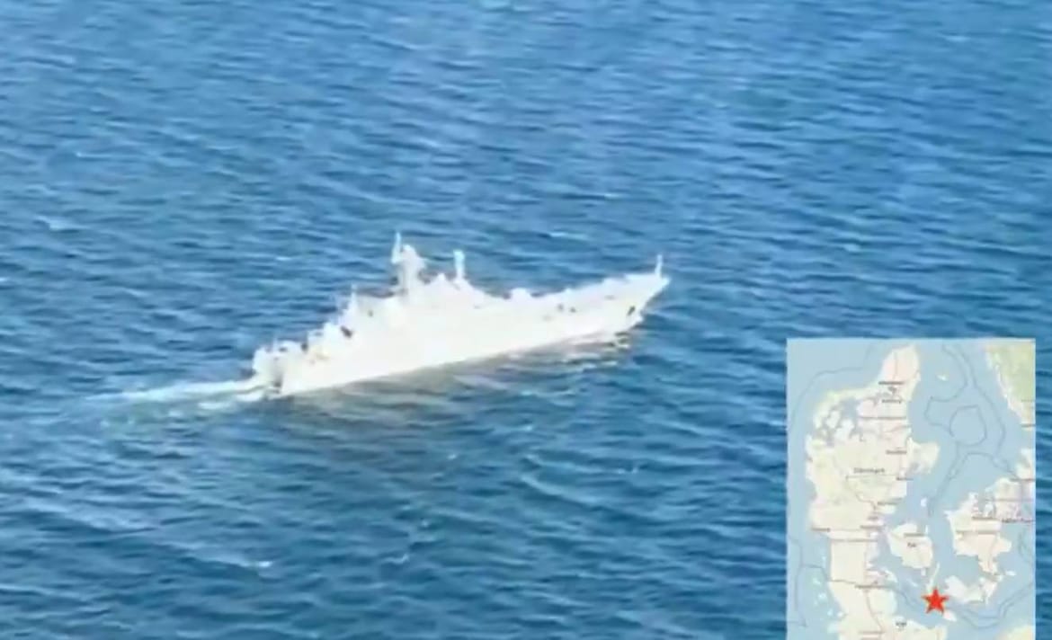 Veliki ruski desantni brod usidren blizu Njemačke, no izvan teritorijalnih voda